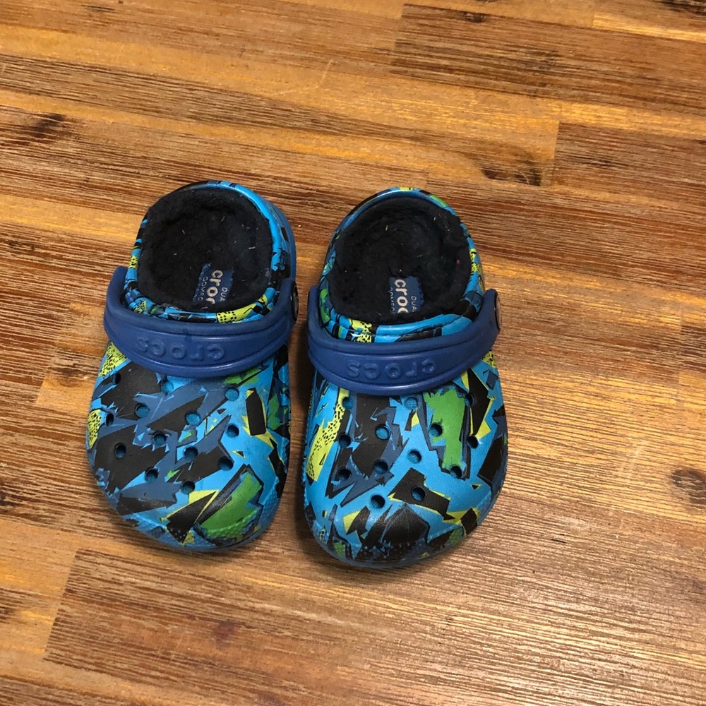 EUC Toddler lined Crocs!!